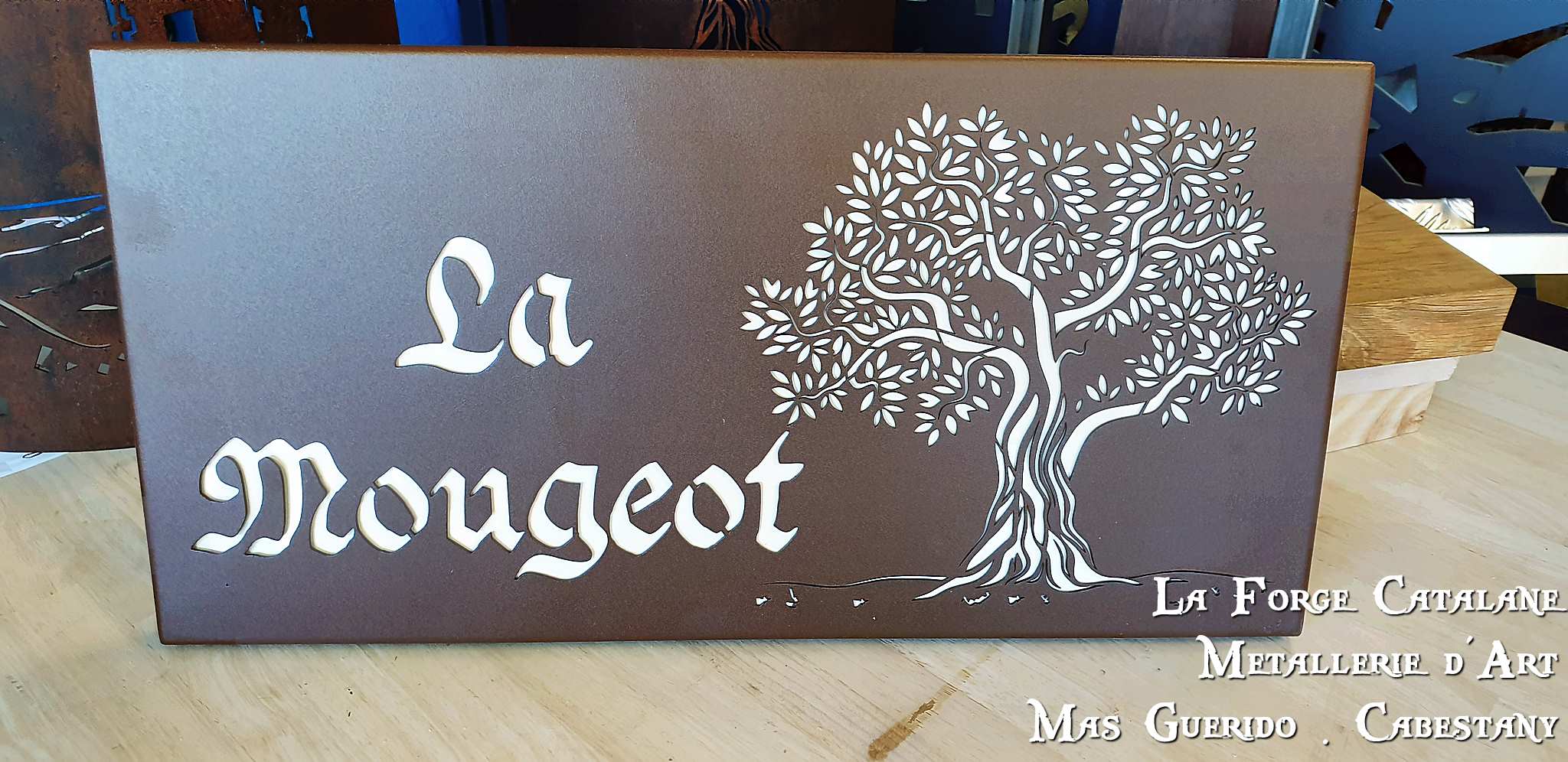 plaque nom de maison en decoupe laser couleur mars forge catalane.jpg